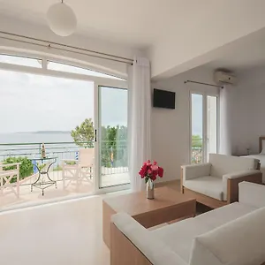 https://studios-angeliki.kefaloniahotels.net
