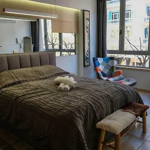https://luxury-cozy-large-apartment-in-the-city-center.hotels-of-thessaloniki.com